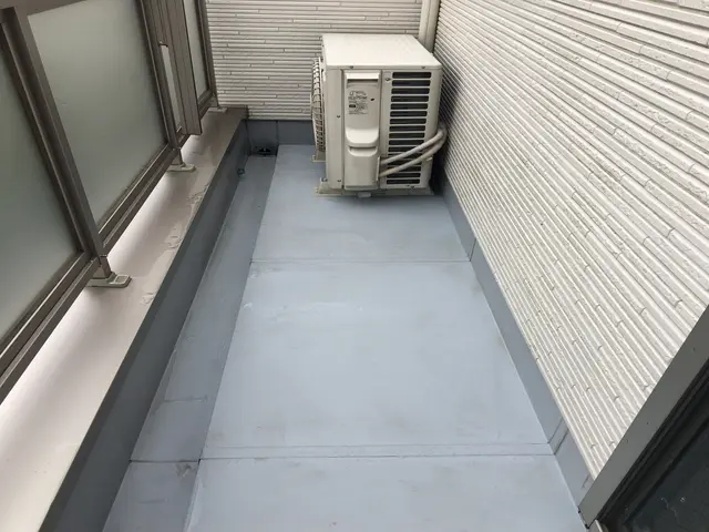 こだわりの手作業！ワンランク上の仕上がり！ベランダ掃除は当店にお任せくださいサービスの画像