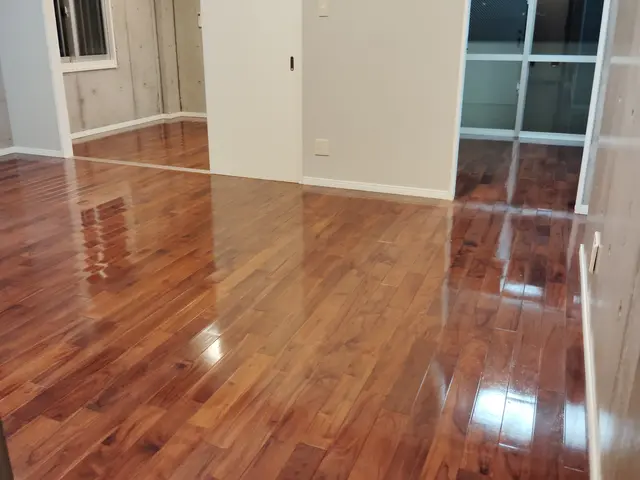 店舗や事務所のフロア洗浄ワックスお任せくださいサービスの画像