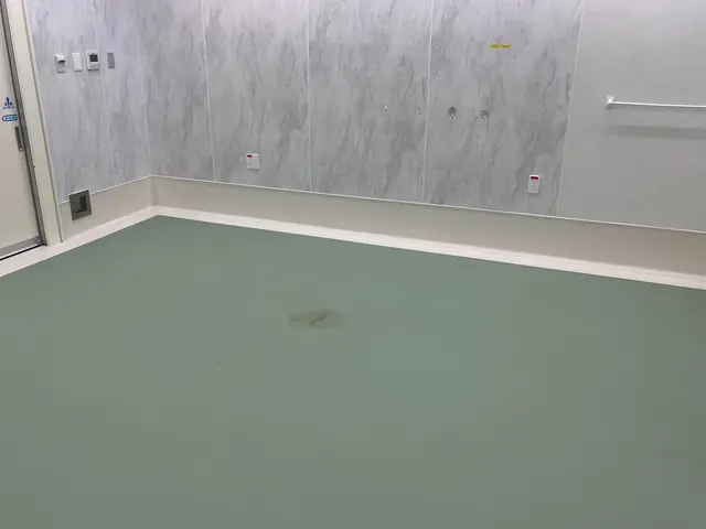 店舗や事務所のフロア洗浄ワックスお任せくださいサービスの画像