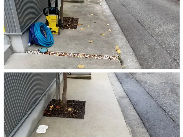 【駐車場の高圧洗浄】土汚れやコケ、黒ずみやタイヤ痕などスッキリ綺麗にします！サービスの画像