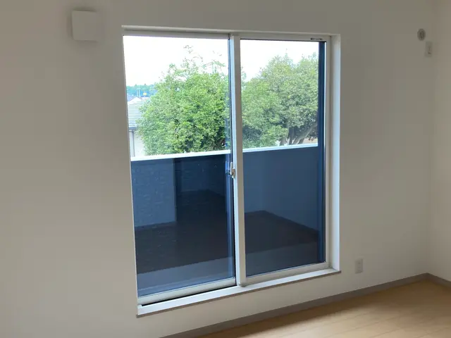 破れた網戸を張替えます！快適な風が通るお部屋へサービスの画像
