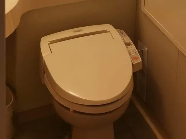 温水洗浄便座取付け工事。業歴10年以上の経験実績◎100%自社対応サービスの画像