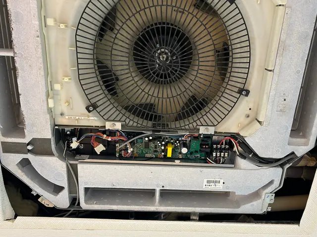 100％自社対応！損害保険加入済みで安心！訪問時の駐車場代は当店が負担します。サービスの画像