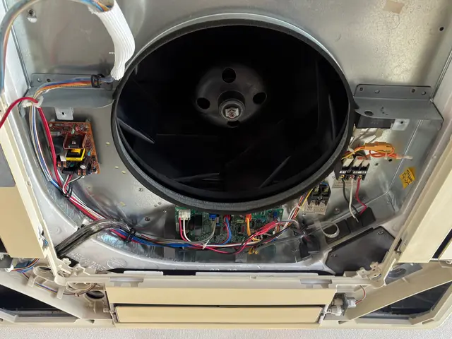 100％自社対応！損害保険加入済みで安心！訪問時の駐車場代は当店が負担します。サービスの画像