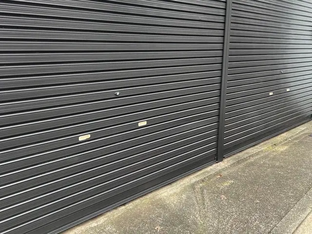 塗装屋のシャッター再生術！プロの手で見違えるほど綺麗になります！板橋区/自社施工サービスの画像