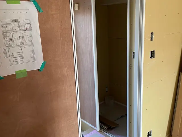 間仕切り壁増設工事サービスの画像