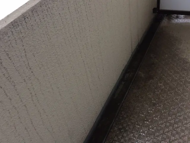 汚れやすい面倒なベランダのお掃除ならお任せください！サービスの画像