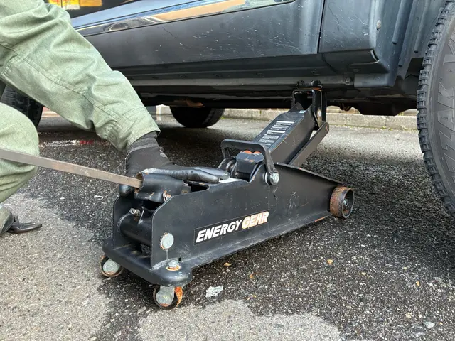 ノーマル⇆スタッドレス交換。タイヤワックスサービス！！サービスの画像