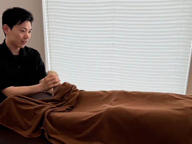 解剖学に基づく深層アプローチでその場で変化を実感！店長が必ず訪問の安心の出張施術サービスの画像