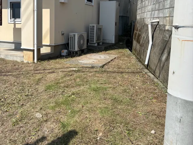 年間、東京ドーム3個分の草取りしています、綺麗な草取りに自信あります迅速丁寧サービスの画像