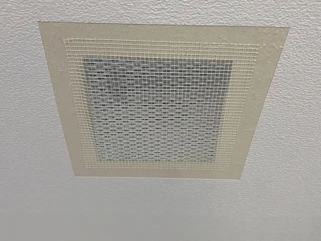 壁穴・凹み・壁紙の傷、最善で最短の手段での補修をご提案させていただきます！サービスの画像