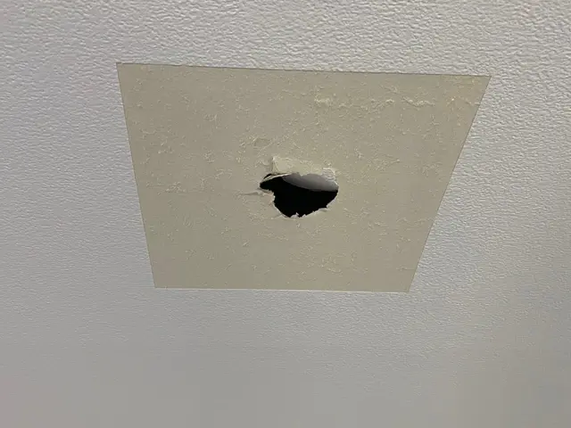 壁穴・凹み・壁紙の傷、最善で最短の手段での補修をご提案させていただきます！サービスの画像