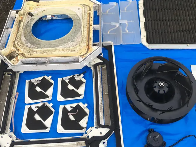 1方向、2方向、4方向、同料金！天井埋込エアコンをお掃除！消臭・防カビ剤無料！サービスの画像