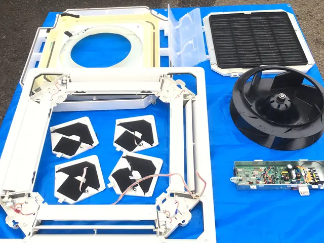 1方向、2方向、4方向、同料金！天井埋込エアコンをお掃除！消臭・防カビ剤無料！サービスの画像