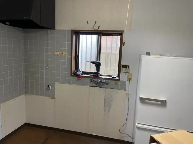 キッチンパネル重ね貼り！現金、クレジット、PayPay、電子マネー支払い可能！サービスの画像