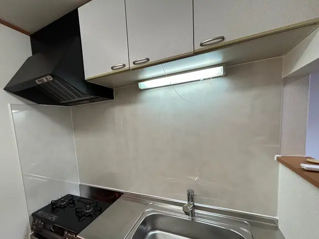 キッチンパネル重ね貼り！現金、クレジット、PayPay、電子マネー支払い可能！サービスの画像