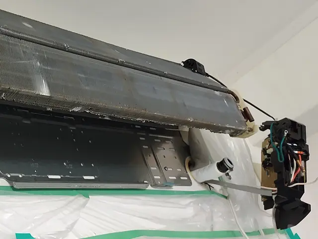 安心価格で丁寧な作業◆保険加入店　コロナ対策済３回以上カビ洗浄　防かびコート無料サービスの画像