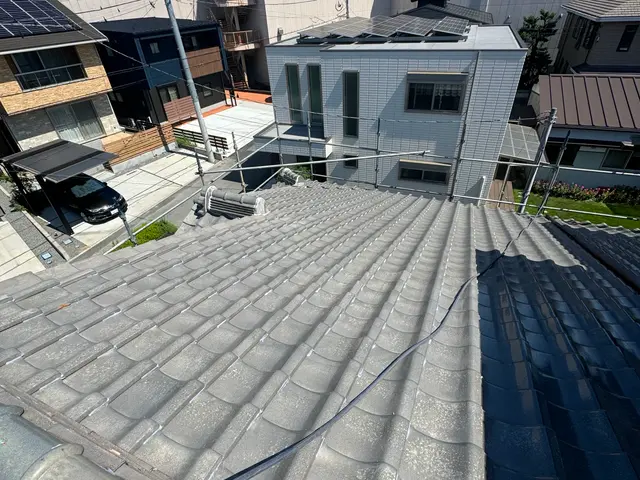 瓦の地震対策として、瓦を固定しますサービスの画像