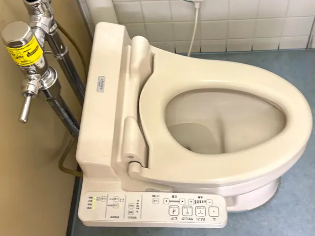 ●ウォシュレット温水便座　取付取外●       お気軽にお問い合わせください。サービスの画像