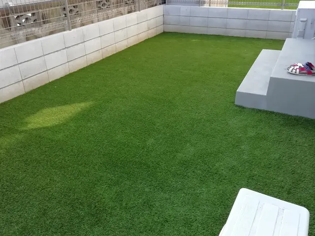 【年中無休】職人歴20年の経験と実績！防草シートや人工芝の設置作業サービスの画像