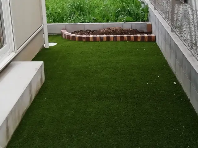 【年中無休】職人歴20年の経験と実績！防草シートや人工芝の設置作業サービスの画像