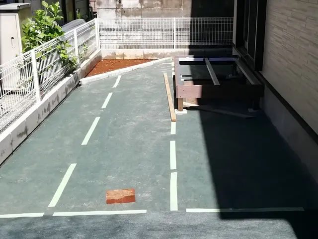 【年中無休】職人歴20年の経験と実績！防草シートや人工芝の設置作業サービスの画像