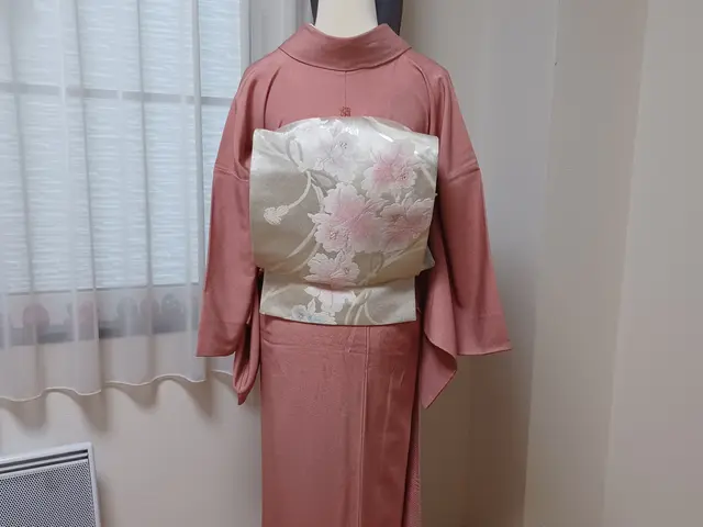 《一級着付け技能士》ご自宅やお出かけ先に伺ってお着付け致します