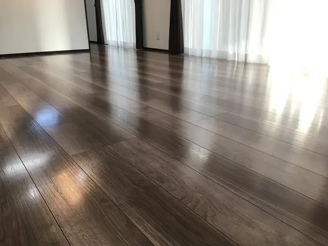 フロアコーティング専門会社★30年綺麗なままのフローリングを目指して！20年保証サービスの画像