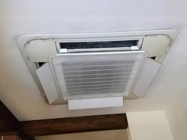 エアコンクリーニング専門店の天井埋め込みエアコンクリーニングを体験してみませんかサービスの画像