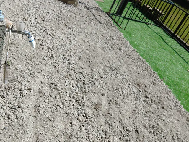 駐車場・庭の砂利のご依頼・ご相談お引き受けしております。お気軽にご相談ください。サービスの画像