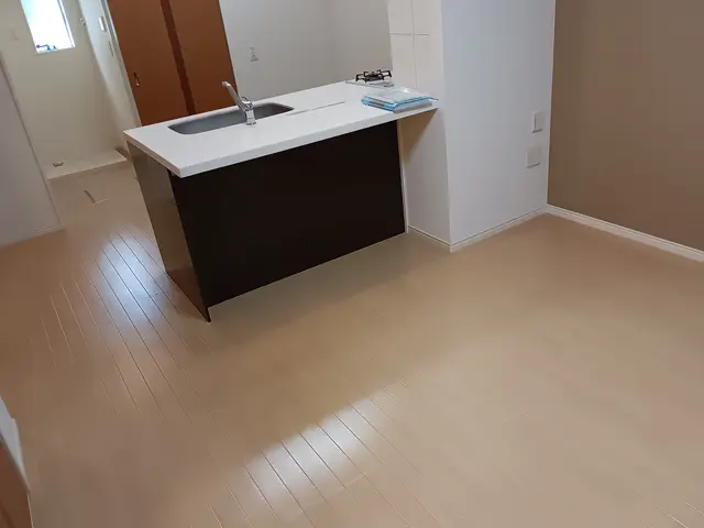 清掃後のクロス入隅コーキング、破け補修。幅木や棚のタッチペン補修など対応します。サービスの画像