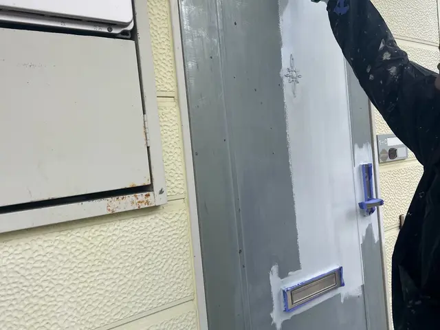 ケレン清掃から３回塗りで丁寧に塗らせて頂きます。サービスの画像