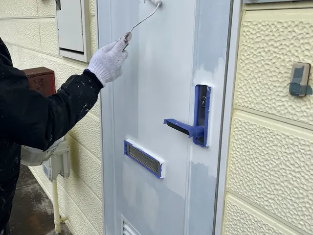 ケレン清掃から３回塗りで丁寧に塗らせて頂きます。サービスの画像