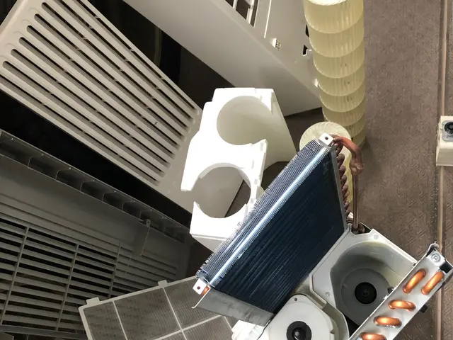 壁掛けタイプのクリーニング、完全分解、高圧洗浄、消臭、消毒作業サービスの画像