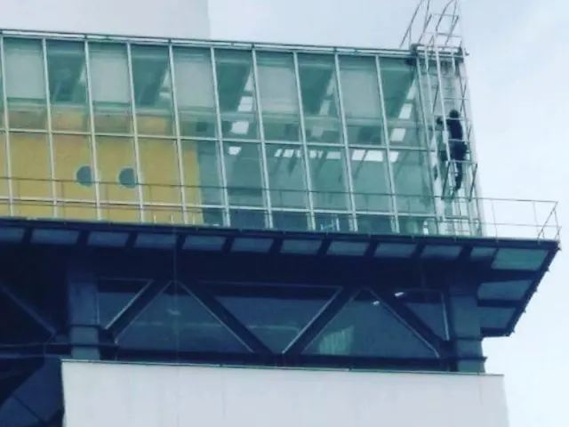 窓・冊子・高所もお任せ！サービスの画像