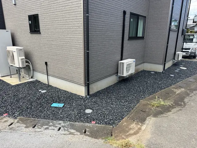 ロックガーデン用の石、家周り砂利、ホームセンターで買うより格安で施工まで致しますサービスの画像