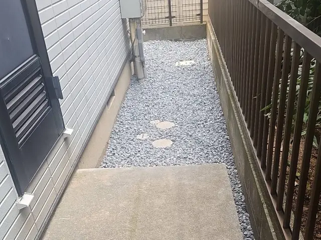 ロックガーデン用の石、家周り砂利、ホームセンターで買うより格安で施工まで致しますサービスの画像