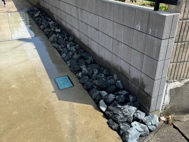 ロックガーデン用の石、家周り砂利、ホームセンターで買うより格安で施工まで致しますサービスの画像