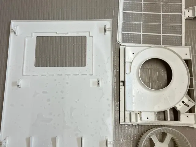 【実はその汚れ取れるんです！】石鹸カス、天井のカビ、鏡の白い汚れなど！サービスの画像