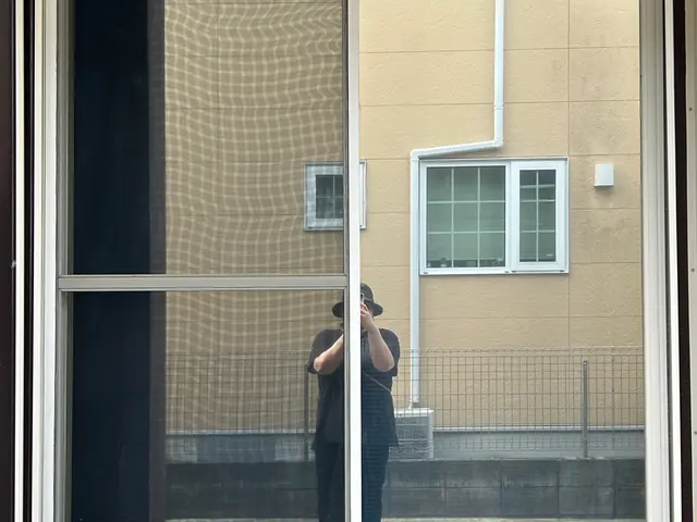 紫外線、ミラー，目隠し、防犯フィルム施工サービスの画像