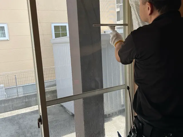 紫外線、ミラー，目隠し、防犯フィルム施工サービスの画像