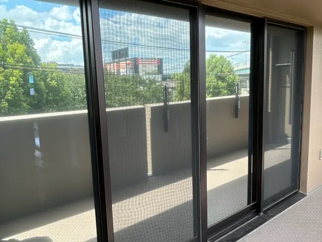 紫外線、ミラー，目隠し、防犯フィルム施工サービスの画像