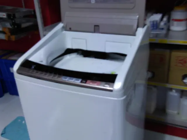 縦型の洗濯機を分解して、洗濯槽の清掃を行います！サービスの画像