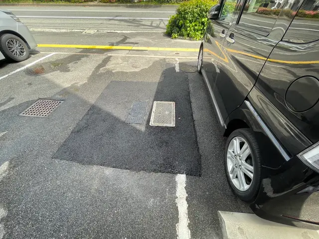 アスファルト補修、転圧サービスの画像