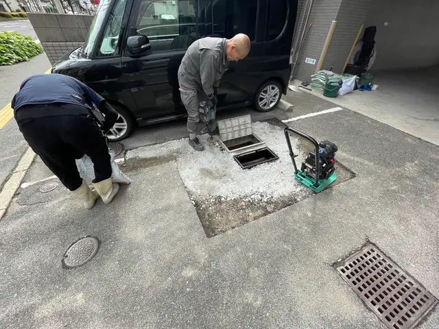 アスファルト補修、転圧サービスの画像