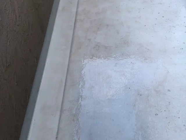 掃除で一番後回しになるのがベランダです。汚れがこびりつくと大変。頑張ります！サービスの画像