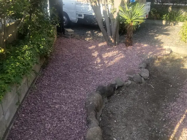 車椅子や自転車、ハイヒールでも歩きやすく、車の乗り入れも可能です。(要見積もり)サービスの画像