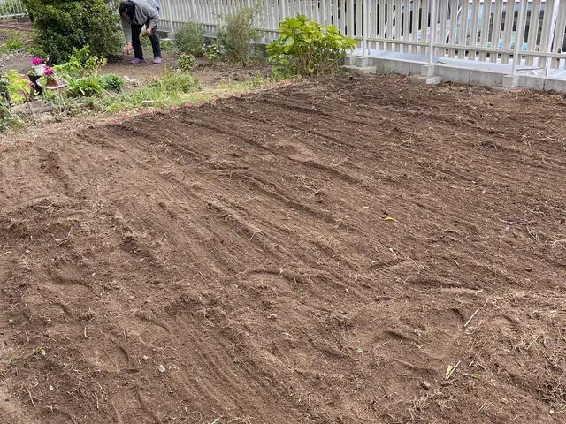 ちょっとした「めんどうな草むしり」お任せ下さい！　お庭・アパート・駐車場サービスの画像