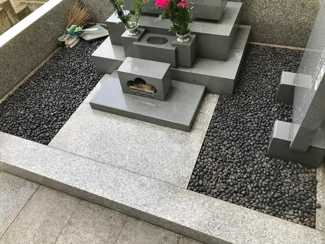 【掃除のプロが丁寧にご対応】新聞にも掲載されたお墓掃除代行サービスです！サービスの画像