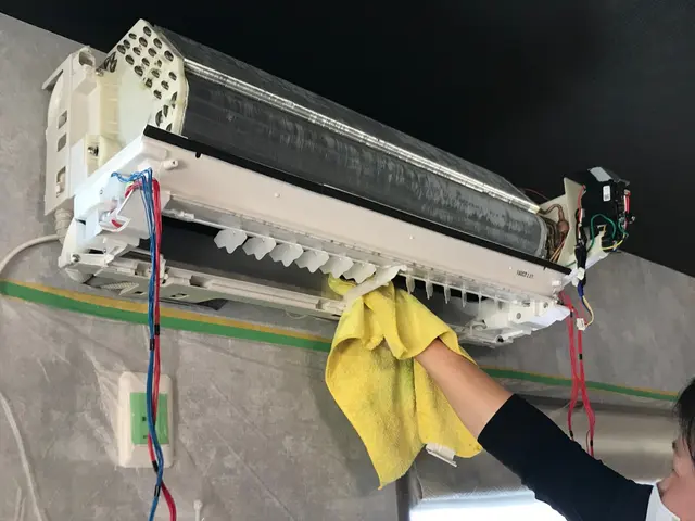 当店は高圧洗浄にて汚れ落とし！複数台割引実施中！お掃除機能付きお得です！サービスの画像